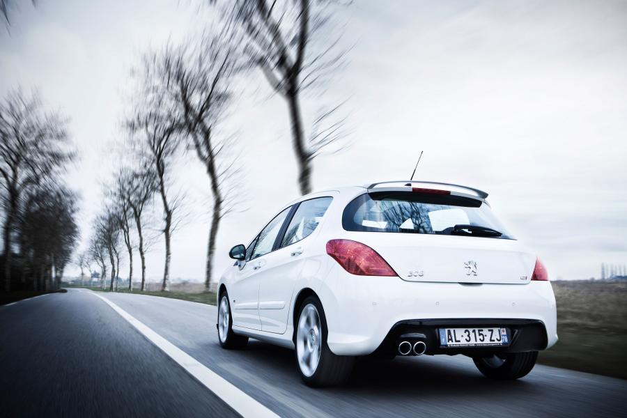  Peugeot 308 GTi 2010 года  (фото 9 из 20)